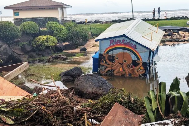 Riptides in the lagoon.